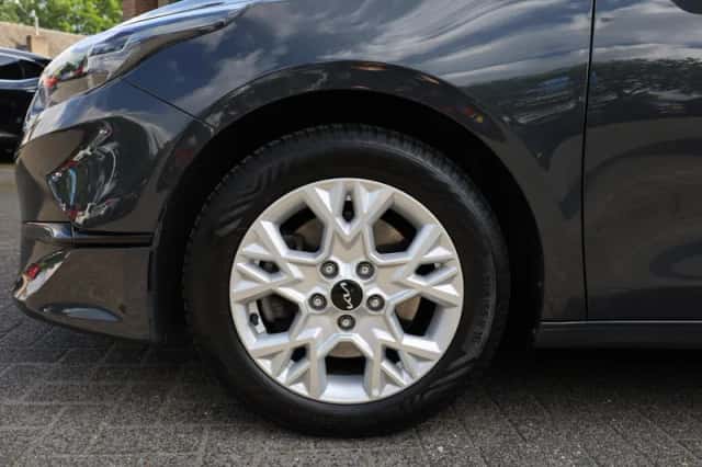 Kia Ceed Sportswagon (2023) thumbnail 4
