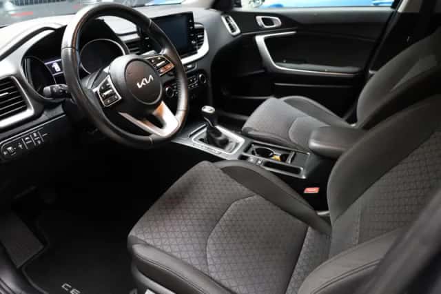 Kia Ceed Sportswagon (2023) thumbnail 6