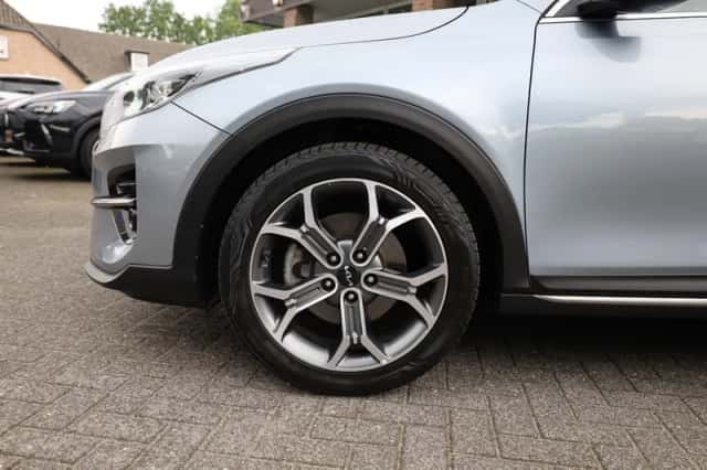 Kia XCeed (2022) thumbnail 3