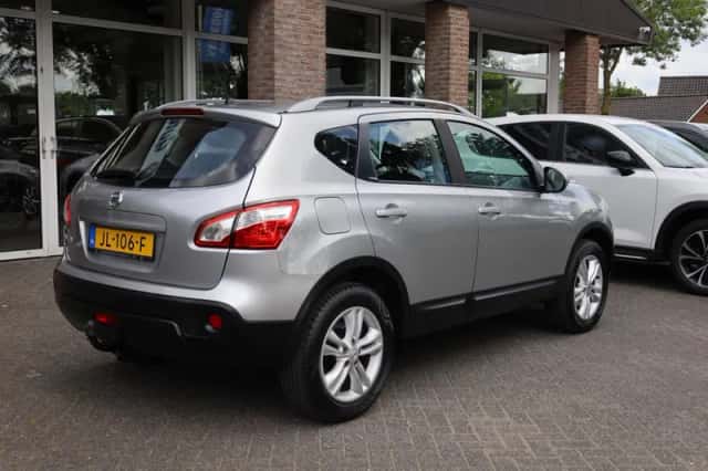 Nissan Qashqai (2010) thumbnail 2