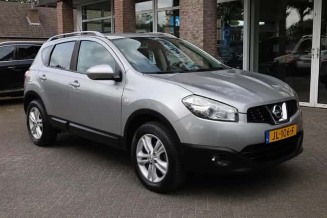 Nissan Qashqai (2010) thumbnail 3