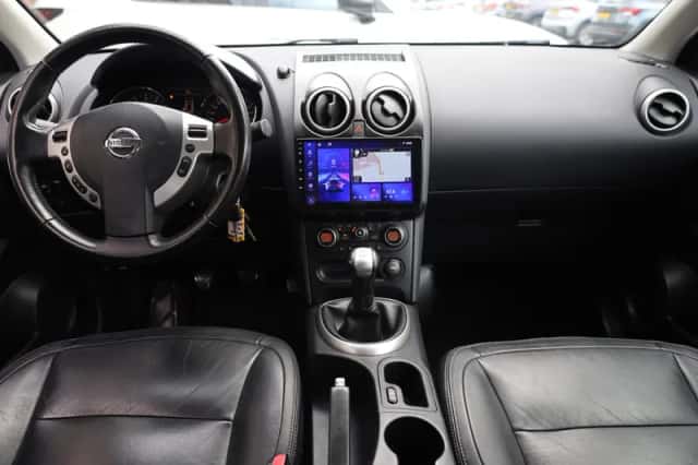 Nissan Qashqai (2010) thumbnail 4