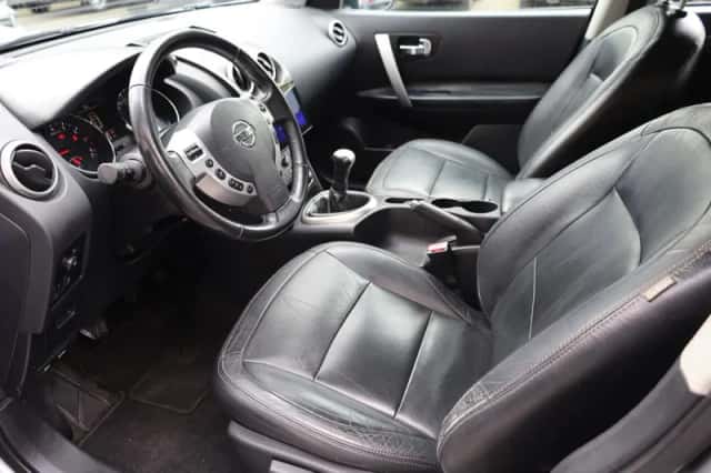 Nissan Qashqai (2010) thumbnail 5