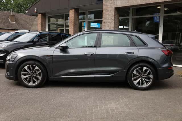 Audi e-tron (2021) thumbnail 2