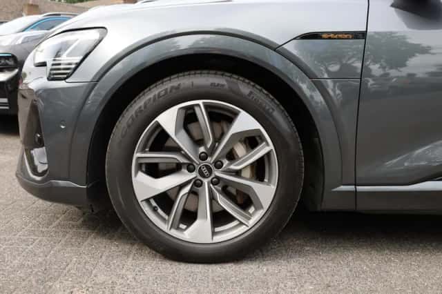 Audi e-tron (2021) thumbnail 4