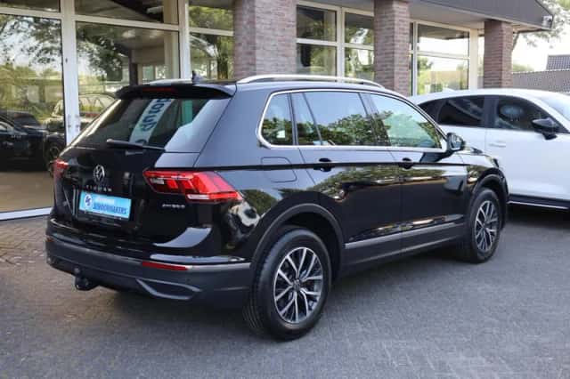 Volkswagen Tiguan (2023) thumbnail 2