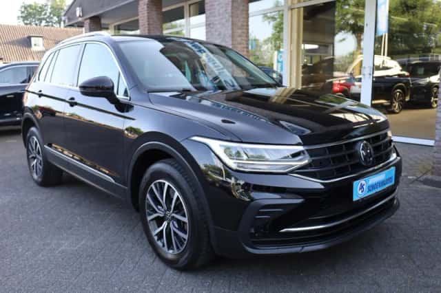 Volkswagen Tiguan (2023) thumbnail 3