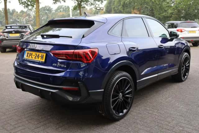 Audi Q3 (2021) thumbnail 3