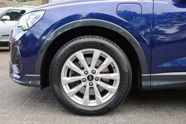 Audi Q3 (2021) thumbnail 4