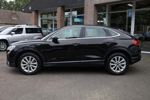 Audi Q3 (2022) thumbnail 2