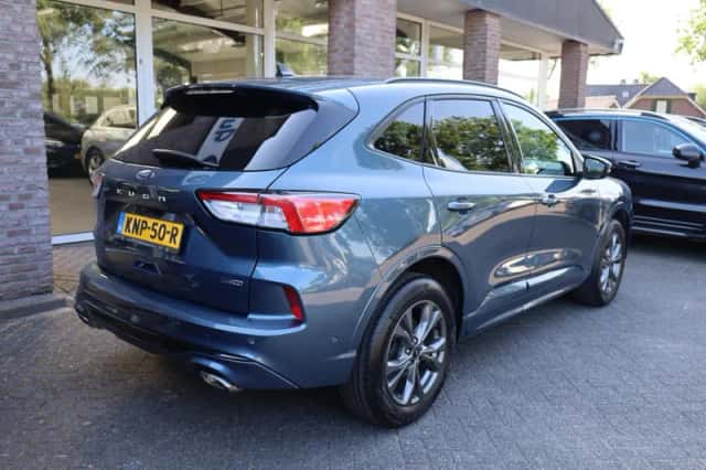 Ford Kuga (2022) thumbnail 2