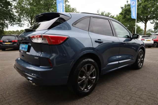 Ford Kuga (2022) thumbnail 3