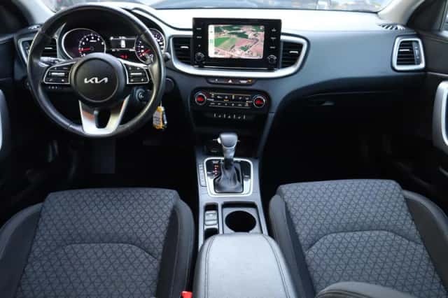 Kia Ceed Sportswagon (2023) thumbnail 4
