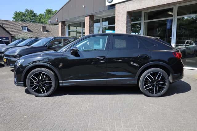 Audi Q3 (2022) thumbnail 2