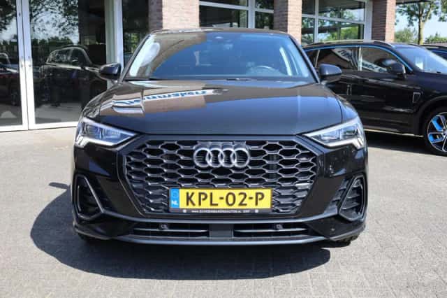 Audi Q3 (2022) thumbnail 3