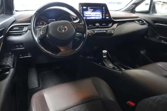 Toyota C-HR (2018) thumbnail 6