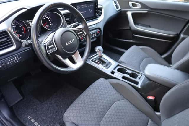 Kia Ceed Sportswagon (2023) thumbnail 4