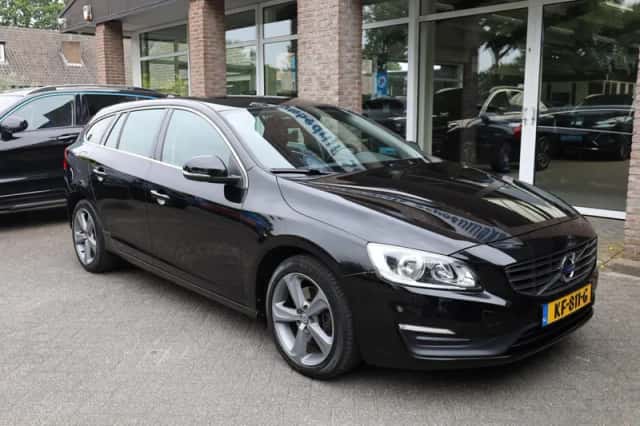 Volvo V60 (2016) thumbnail 3