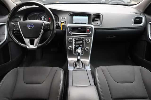Volvo V60 (2016) thumbnail 4