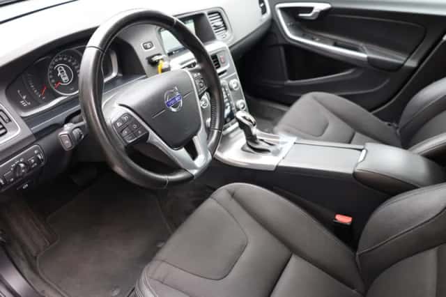 Volvo V60 (2016) thumbnail 5