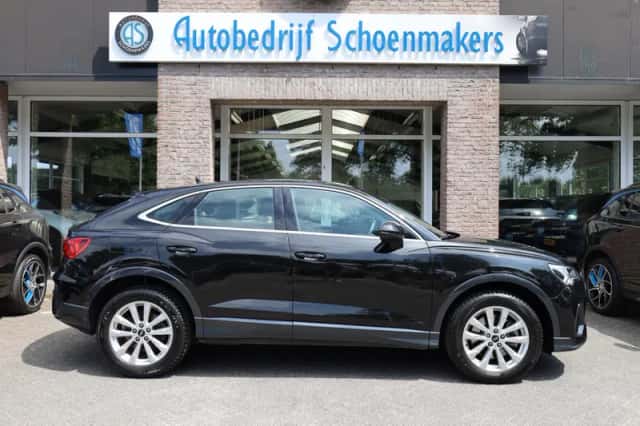 Audi Q3 (2022) thumbnail 2