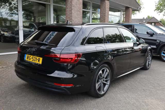 Audi A4 (2018) thumbnail 2