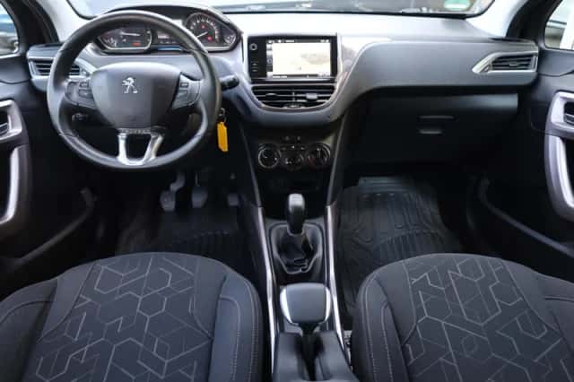 Peugeot 2008 (2015) thumbnail 4