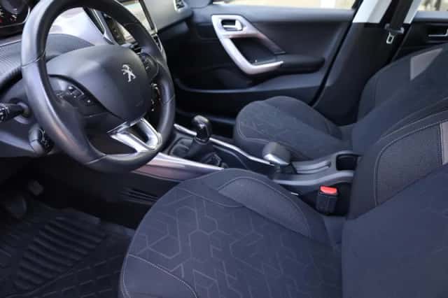 Peugeot 2008 (2015) thumbnail 5