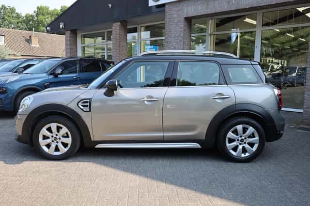 MINI Countryman (2018) thumbnail 2