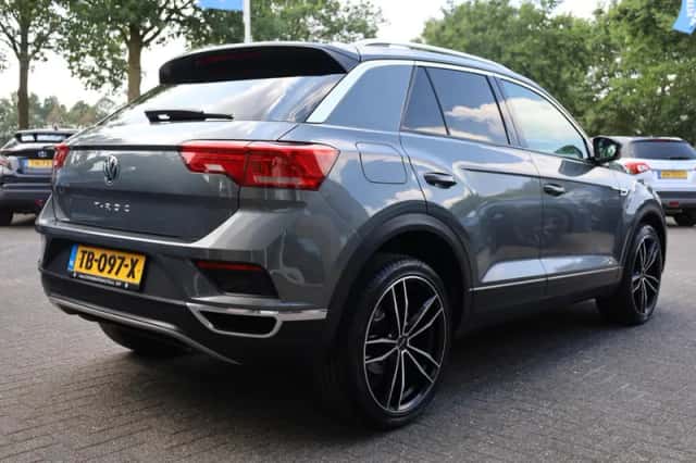 Volkswagen T-Roc (2018) thumbnail 2