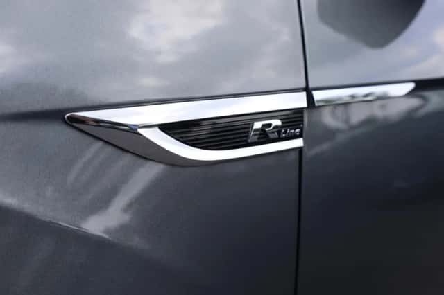 Volkswagen T-Roc (2018) thumbnail 3