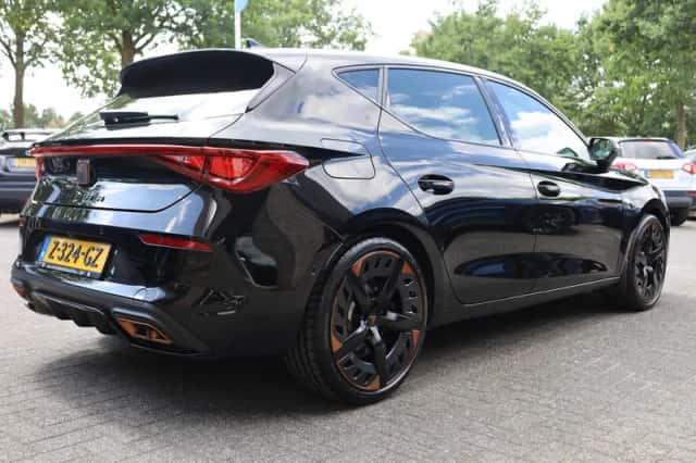 CUPRA Leon (2022) thumbnail 2