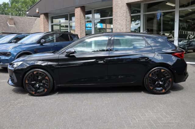 CUPRA Leon (2022) thumbnail 3