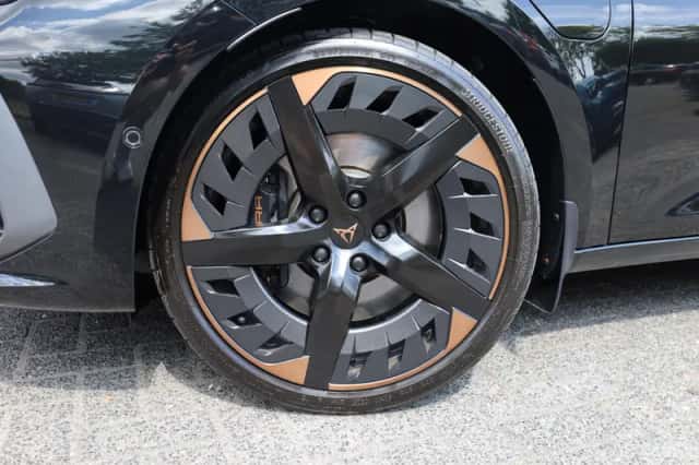 CUPRA Leon (2022) thumbnail 4