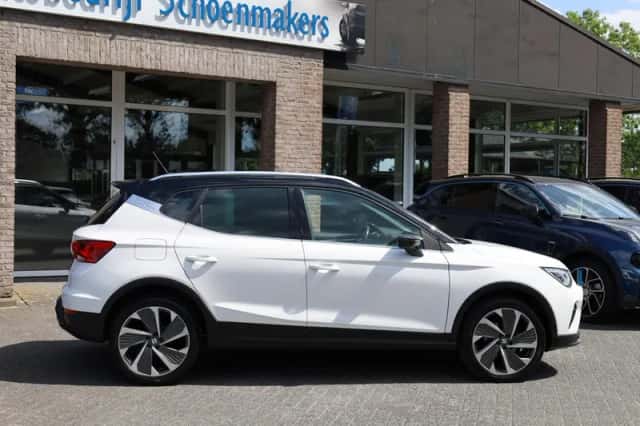 SEAT Arona (2022) thumbnail 2