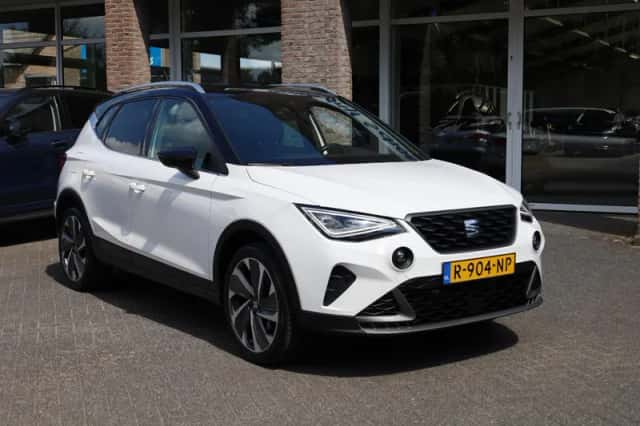 SEAT Arona (2022) thumbnail 3