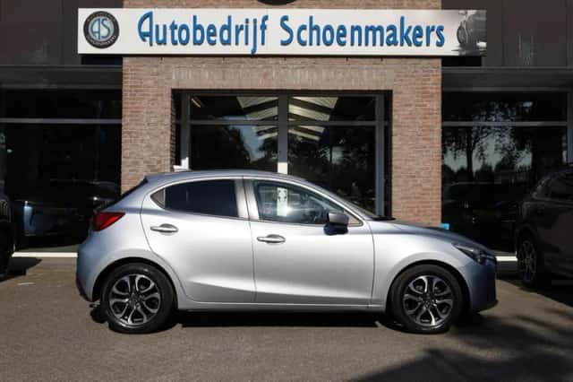 Mazda 2 (2018) thumbnail 2