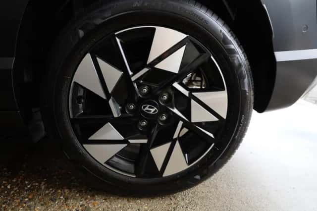 Hyundai Kona (2024) thumbnail 4