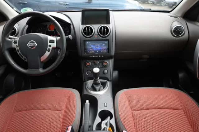 Nissan Qashqai (2009) thumbnail 4