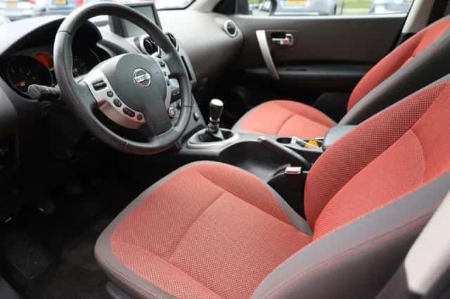 Nissan Qashqai (2009) thumbnail 5