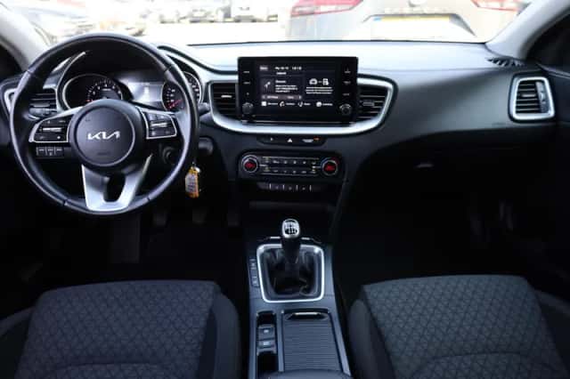 Kia Ceed (2024) thumbnail 4