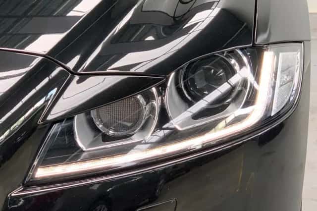 Jaguar XF (2019) thumbnail 11