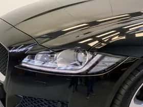 Jaguar XF (2019) thumbnail 16