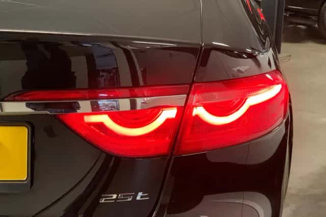 Jaguar XF (2019) thumbnail 21