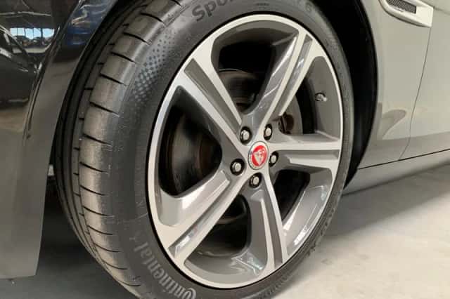 Jaguar XF (2019) thumbnail 25