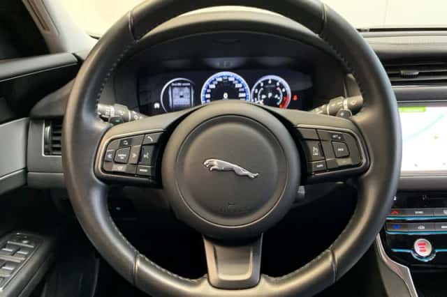 Jaguar XF (2019) thumbnail 28
