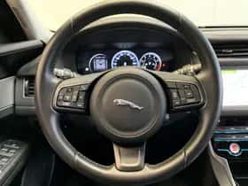 Jaguar XF (2019) thumbnail 28
