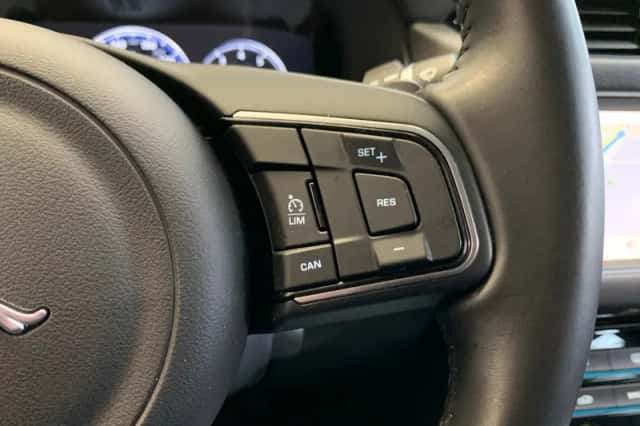 Jaguar XF (2019) thumbnail 29