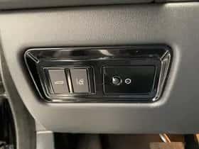 Jaguar XF (2019) thumbnail 33
