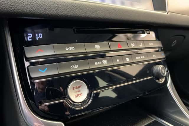 Jaguar XF (2019) thumbnail 34